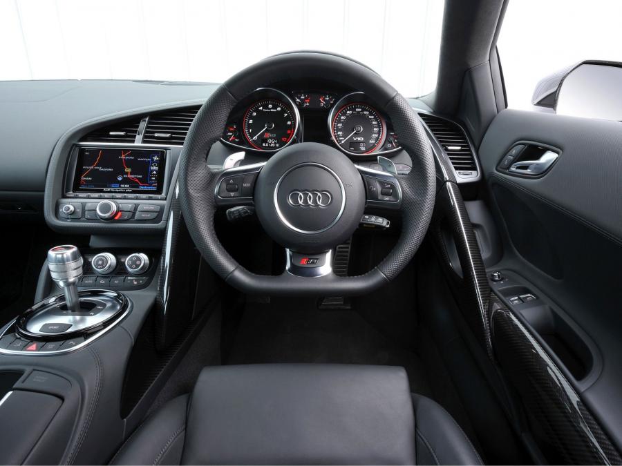 Торпедо Audi R8 V10 Plus 2013 года  (UK) (фото 6 из 15)